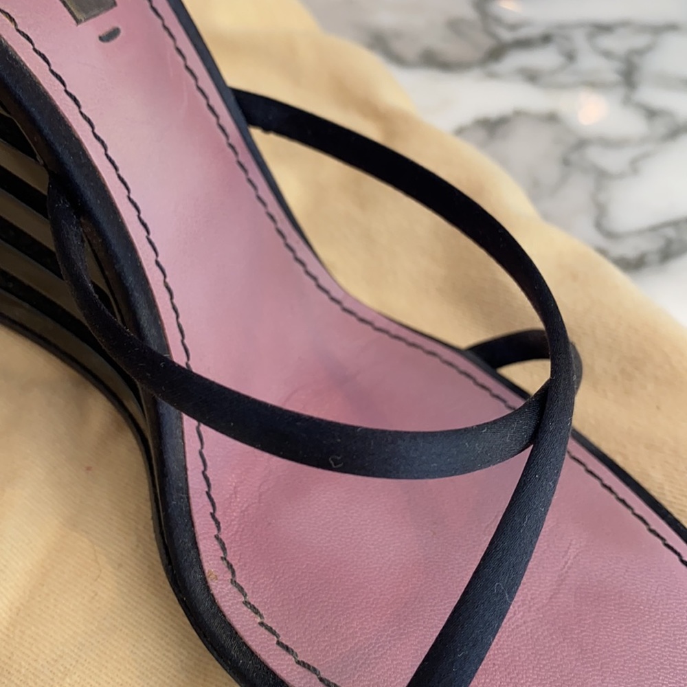 Louis Vuitton (LV) pink and black sandals - Picture 8 of 9